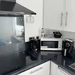 Winter Gardens Flat 3 - Family Apartment