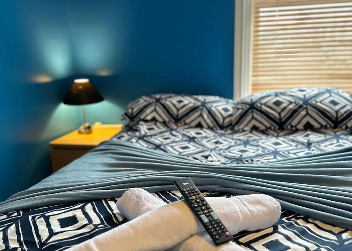 Winter Gardens Flat 3 - Family Apartment